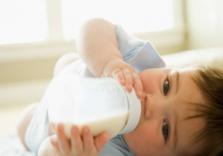 经常换奶粉会让宝宝容易过敏和起湿疹吗 宝宝一喝奶粉就腹泻是奶粉有问题吗