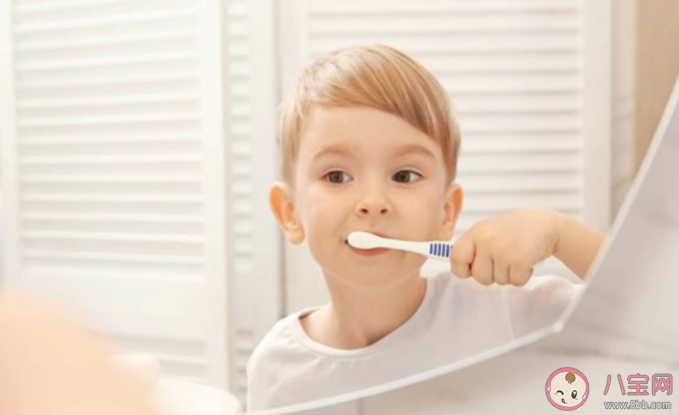 孩子6岁前就自己刷牙好吗 什么时候开始让孩子自己刷牙比较合适