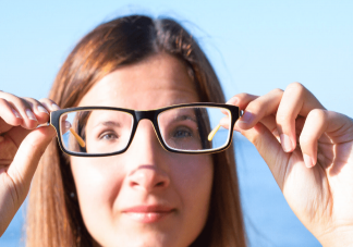 戴眼镜会不会让眼睛变形 已经近视了要怎么避免眼轴持续变长