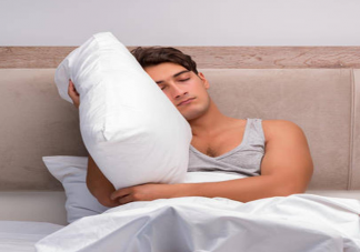 男性枕头为什么容易变黄 如何保持枕头干净