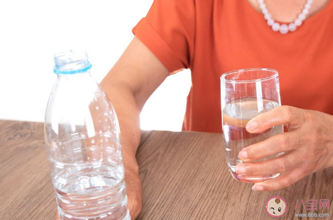 吃饭时喝水会稀释胃液吗 消化不好的人怎么喝水比较好