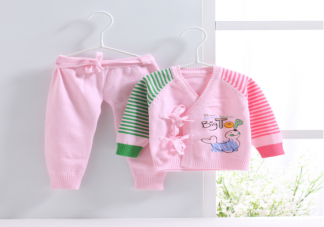 新生儿衣服怎么选 冬季宝宝囤衣清单