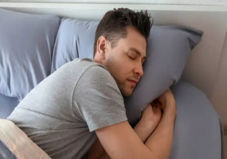 睡觉时猛抖一下究竟是什么原因 22点前入睡有助于长个儿吗