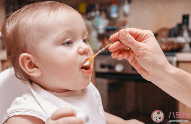 孩子吃肉没怎么嚼就吞会对胃造成负担吗 宝宝为什么总是含饭不嚼
