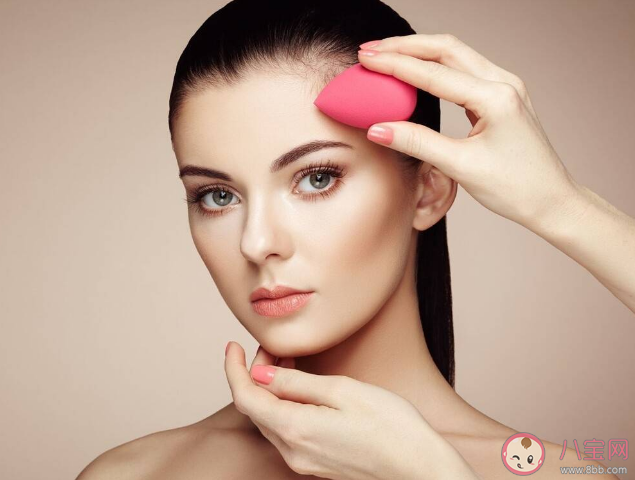 过早化妆会对皮肤造成哪些不可逆的伤害 怎样做能降低化妆带来伤害