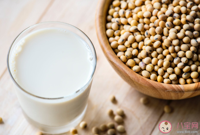 喝牛奶吃大豆会导致未成年人性早熟吗 豆奶与牛奶营养有何不同