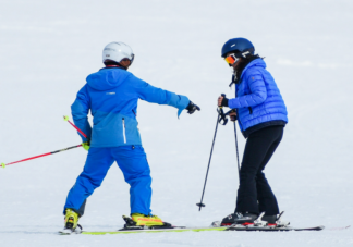 2万元请的滑雪教练不会穿雪鞋 怎样请到靠谱的滑雪教练
