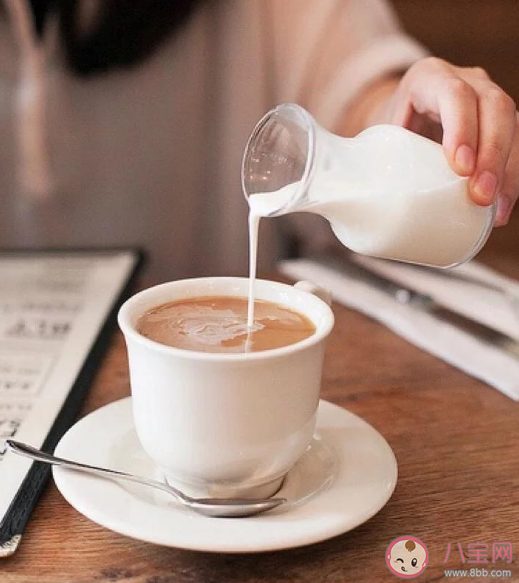 咖啡搭配牛奶喝有什么好处 睡前喝咖啡牛奶是失眠还是助眠
