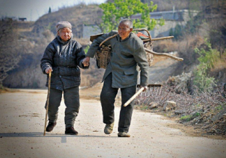 农村老人为何不愿意进城养老 如何看待说老人不愿意进城养老