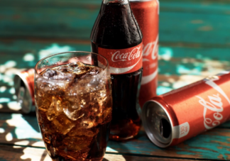 程序员20年喝近2吨可乐屡患结石是怎么回事 长期喝可乐的危害有哪些
