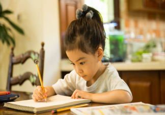 郑州将降低小学入学年龄 降低小学入学年龄好吗