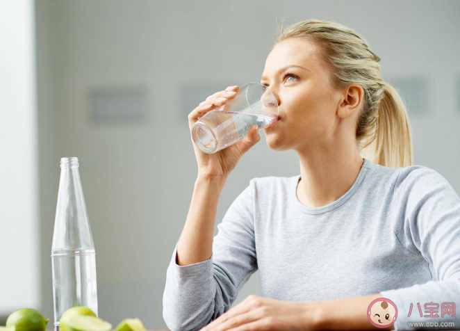 多喝水真的能预防结石吗 不爱喝水4种疾病风险高