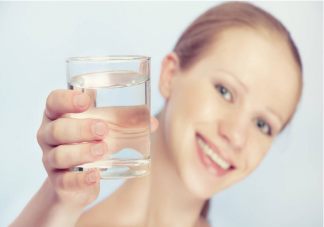 多喝水真的能预防结石吗 不爱喝水4种疾病风险高