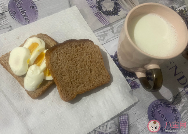 减肥早餐可以吃全麦面包吗 减肥晚餐吃什么比较好