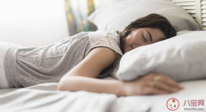 长期侧睡对脸型的影响有多大 不同睡姿对外形的变化
