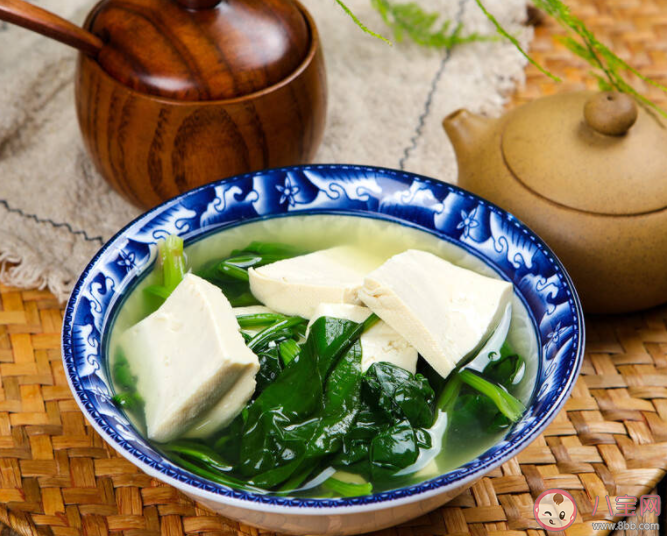 菠菜和豆腐能不能同吃 菠菜需要焯水吗