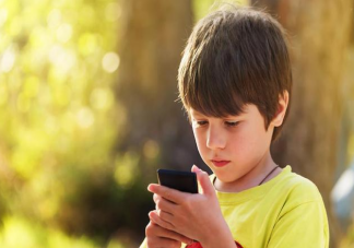 儿童玩手机成瘾问题严重吗 孩子沉迷玩手机怎么办