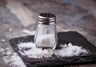 吃盐吃多了伤血管吗 吃盐吃多了有什么健康风险
