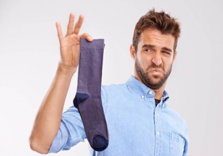 闻臭袜子会引起肺部真菌感染吗 为什么有人爱闻臭袜子