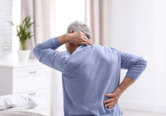 腰疼和腰突是一回事吗 倒着走能治疗慢性腰痛吗