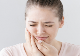 为什么牙疼在深夜更严重 晚上不能找医生应该怎么办