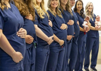 同一科室12名医护几乎同时怀孕 怀孕几个月请产假最好