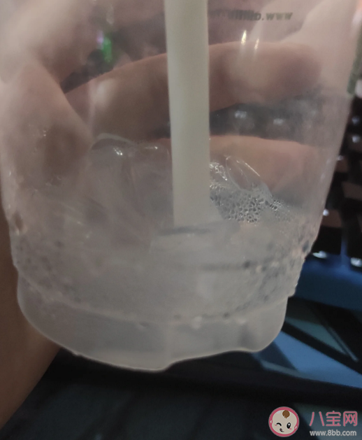 为什么奶茶店的冰块化得慢 冰块有哪些妙用