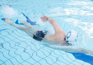 哪些游泳姿势容易发生游泳肩 如何预防游泳肩