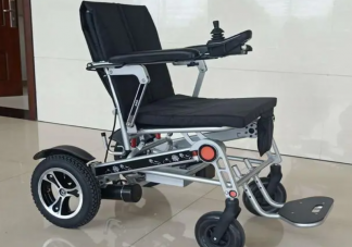 这届年轻人盯上了电动轮椅 没病可以买轮椅吗