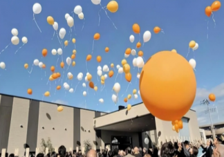 无人祭奠无地可葬日本现气球葬礼 为什么会出现气球葬礼
