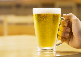 喝啤酒有利于体内结石排出吗 身体内为什么会长石头