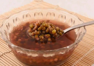 绿豆汤变红是什么原因 一天最多喝几碗绿豆汤