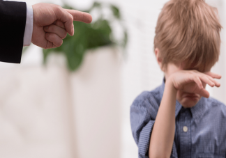 孩子犯错家长如何处理自己的情绪 怎样对待犯错的孩子
