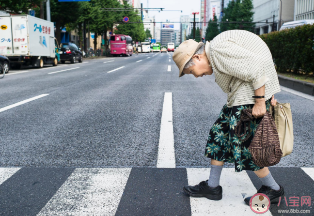 日本每年将近三万人孤独死 孤独死的原因是什么