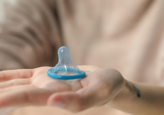 避孕套如何使用安全又刺激 避孕套如何选择