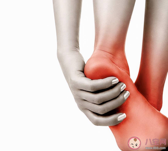 足跟疼痛做哪些动作可以缓解 足底筋膜炎怎么治疗