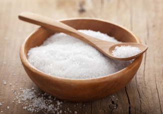 每天少吃一克盐身体会发生什么 低钠盐比普通盐好在哪里