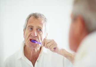 老了就掉牙吗 老年人错误的口腔健康观念有哪些