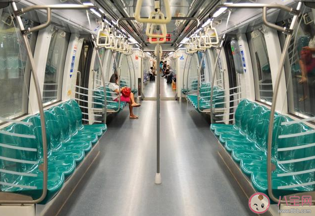 为什么地铁的座位这么滑 乘坐地铁要注意些什么