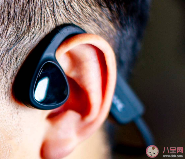 哪种耳机对听力损害最小 耳机怎么戴更健康