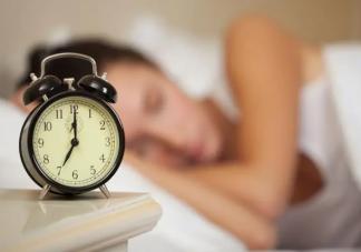 一天到底睡多久最好 保证睡眠时间到底有多重要