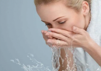 洗脸不应该做的事有哪些 怎样挑选合适自己的洗面奶