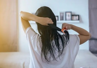 经常湿着头发睡觉当心致癌是怎么回事 湿着头发睡觉好吗