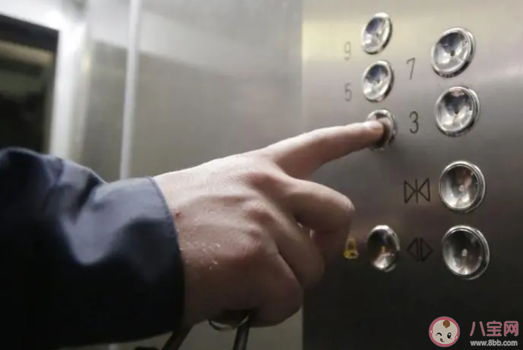 日常如何安全乘坐电梯 被困电梯了该怎么办