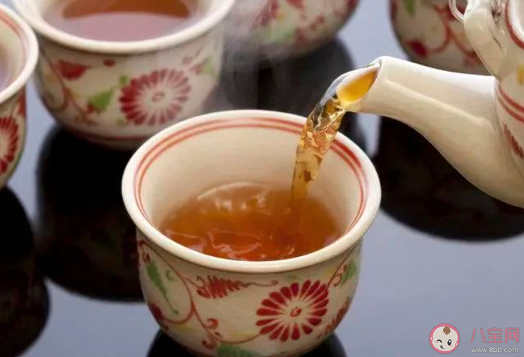长期喝茶与喝白开水谁更健康 长期喝茶的人最后都怎么样了