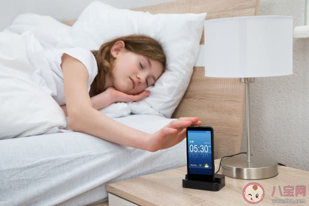 手机放枕边睡觉有辐射吗 手机每天开关机到底好不好