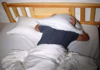 为什么入睡最好不晚于23点 熬夜会带来哪些危害