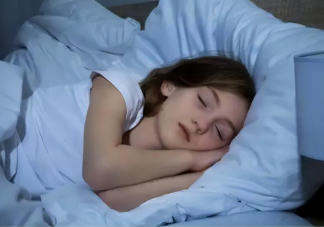 睡得久的人和睡得少的人谁更健康 睡眠不足会带来哪些影响