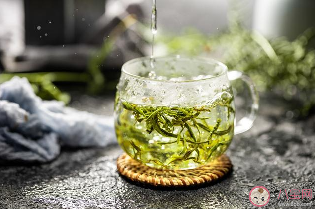 绿茶为啥不能用100度开水泡 绿茶喝了有什么好处